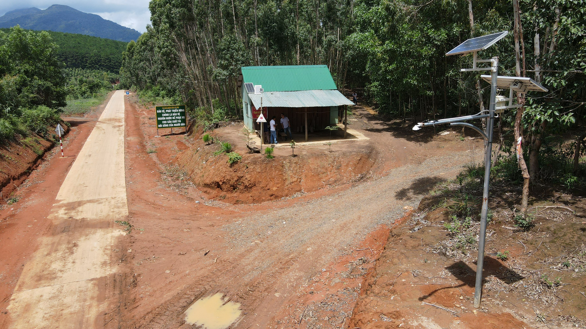 Cameras and forest protection posts are effectively implementing forest protection. Photo: Tuan Anh.