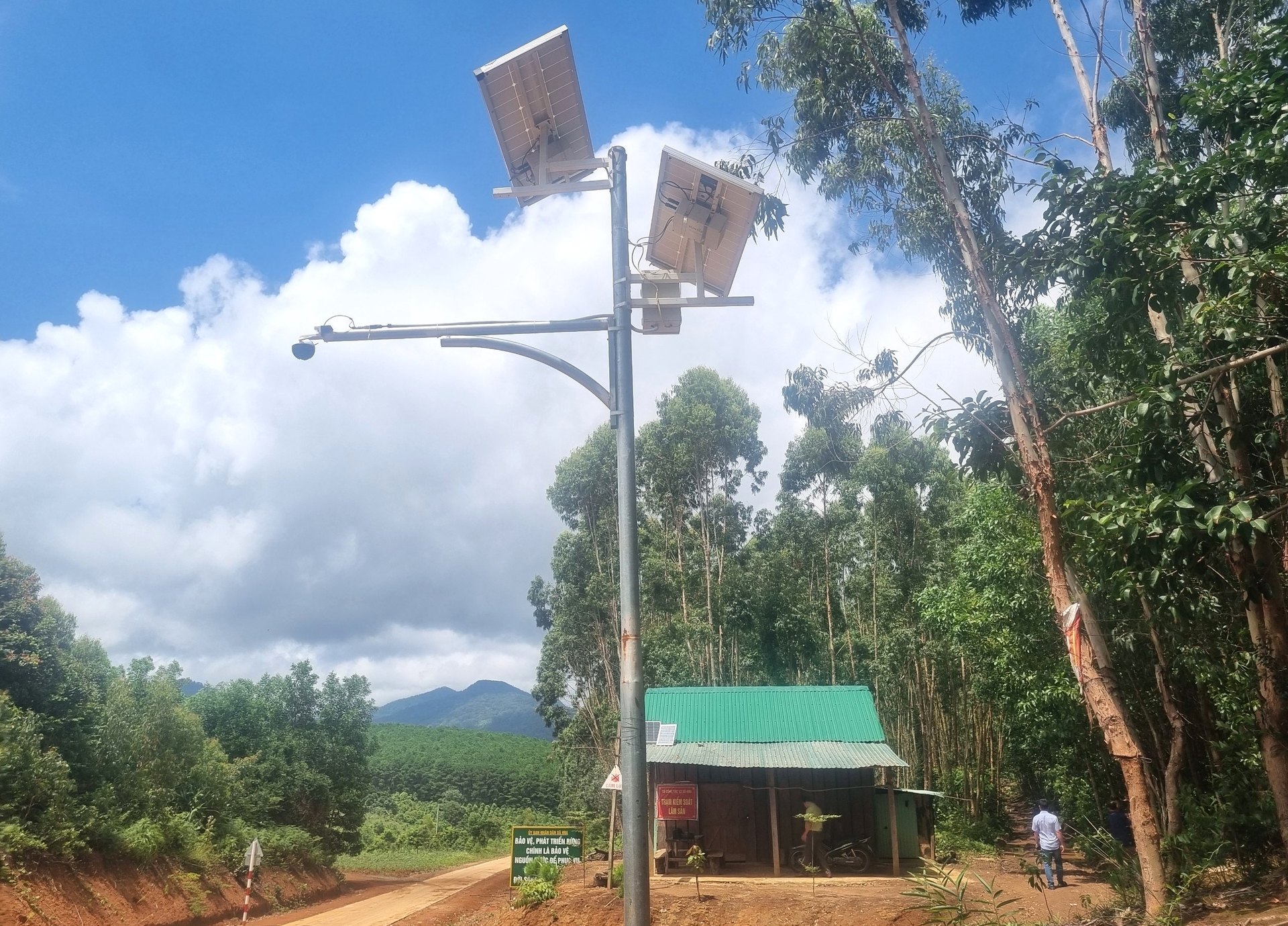 Surveillance cameras are installed in De Kon village. Photo: Tuan Anh.