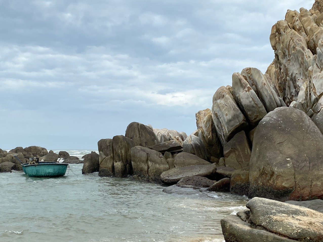 4-nhung-bai-da-tuyet-dep-162821_673-220938_85.jpg The peace of Ke Ga Cape.