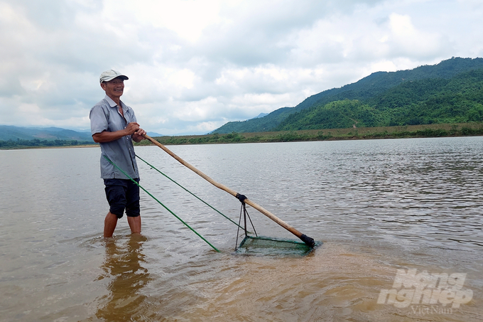 bai-4-dung-voi-khoac-len-minh-chiec-ao-qua-kho-221114_195-221115.jpg Đừng vội khoác lên mình chiếc 'vương miện' nông thôn mới khi cuộc sống người dân còn chật vật với nỗi lo miếng cơm manh áo. Ảnh: Công Điền.