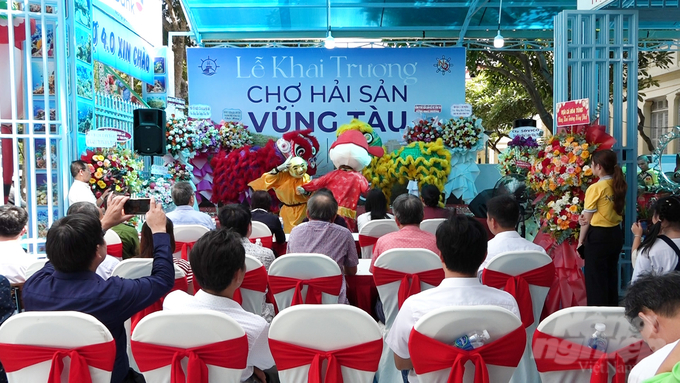 cho-hai-san-7-134130_549-134130.jpg Chợ hải sản Vũng Tàu được khai trương nhằm kết nối trực tiếp các sản phẩm của ngư dân với người tiêu dùng. Ảnh: Minh Sáng.