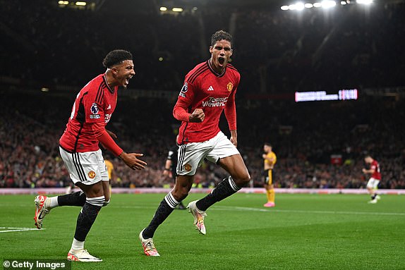 vara-040744_285.jpeg Varane là người cứu rỗi Man United. Ảnh: Dailymail.