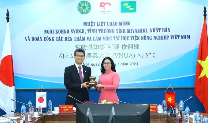 can-co-che-dat-hang-nhung-nganh-hoc-kho-tuyen-sinh-165713_485.jpg Học viện Nông nghiệp Việt Nam liên kết, hợp tác sâu rộng, chặt chẽ với các doanh nghiệp và tổ chức quốc tế. Ảnh: HA.