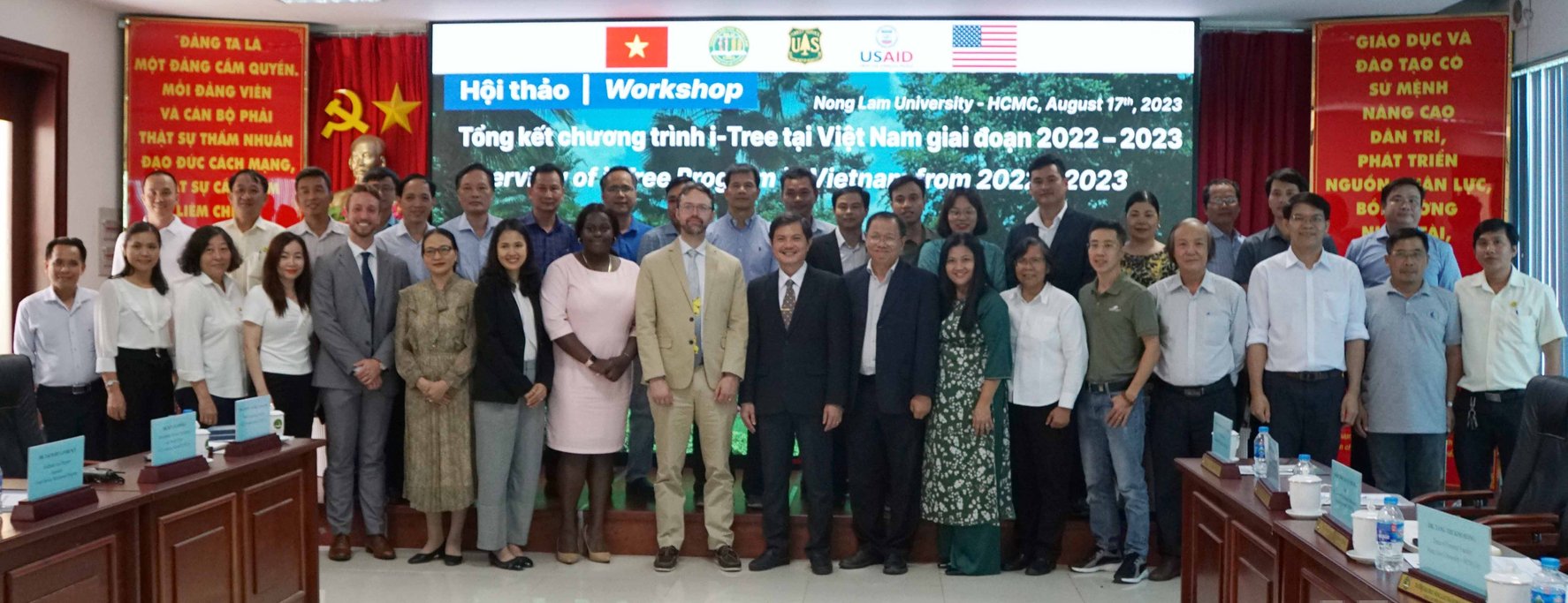 The team of advisors participating in the i-Tree program are from the US Forest Service, Green Viet Center and Nong Lam University in Ho Chi Minh City. Photo: Le Binh.