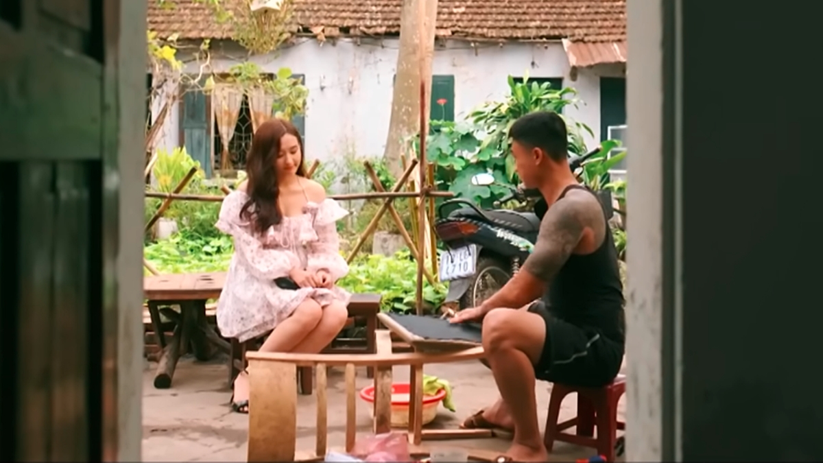 truc-tiep-lang-trong-pho-tap-15-tren-vtv1-hom-nay-18-8-145308_954.jpg Nhung khen Hoài may mắn khi lấy được Hiếu. Ảnh chụp màn hình
