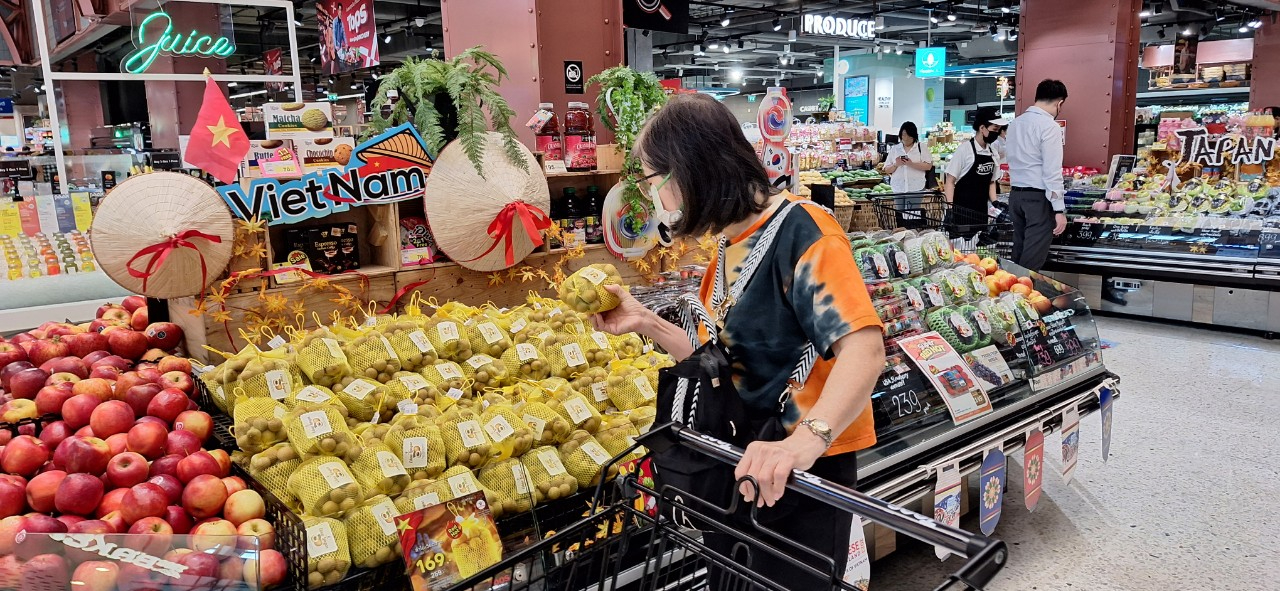 Vietnamese longan is priced at 230,000 VND/kg at CentralwOrld Trade Center, Bangkok, Thailand.