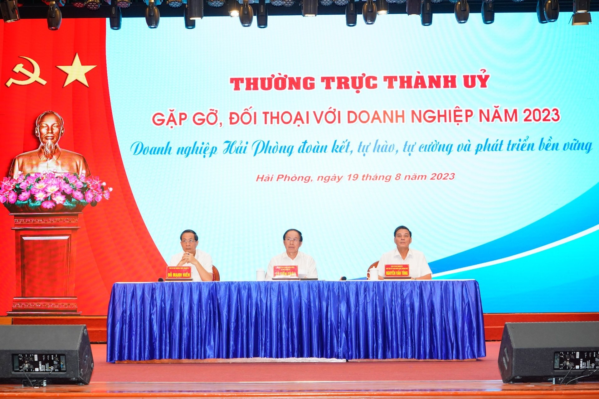 hai-phong-17-161440_750.jpg Đây là lần đầu tiên, Hải Phòng tổ chức Hội nghị gặp gỡ, đối thoại với doanh nghiệp trên danh nghĩa Thường trực Thành ủy. Ảnh: Đinh Mười.