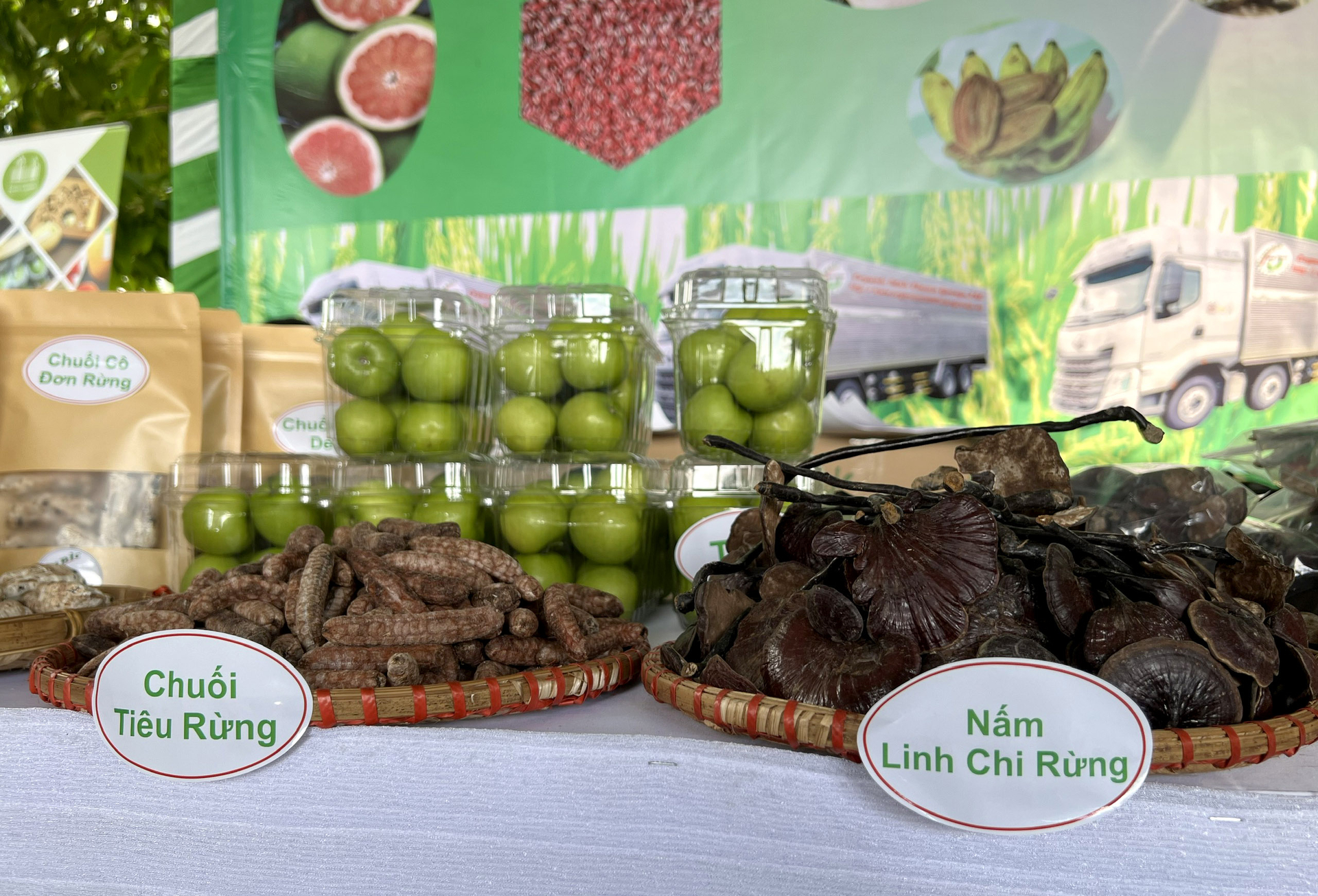 Các sản phẩm thuần tự nhiên của bà con người Raglai ở xã Phước Bình, huyện Bác Ái, Ninh Thuận. Ảnh: Sơn Trang.