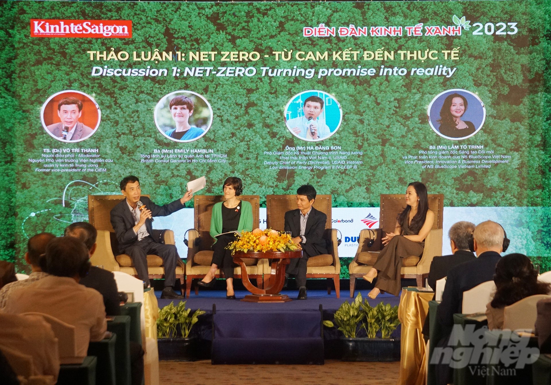 Experts discuss at the forum. Photo: Nguyen Thuy.