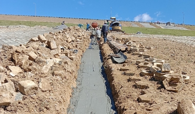 Công ty Thủy lợi Khánh Hòa đã chủ động kiểm tra, duy tu, sửa chữa hồ đập để đảm bảo công trình trước mùa mưa bão. Ảnh: KS.
