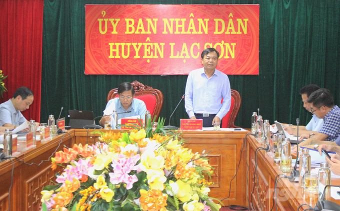 Deputy Minister Nguyen Hoang Hiep emphasized that households must be relocated to the project area and converted to forest land to block the flow successfully. Photo: Trung Quan.