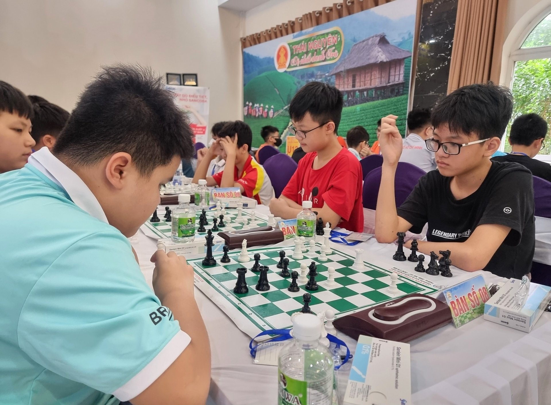 z4628457504279_26151b4eb723cd0731a8dd76ee80bec7-114948_135.jpg Các kỳ thủ nhí so tài tại Giải vô địch Cờ vua trẻ xuất sắc quốc gia. Ảnh: Quang Linh.