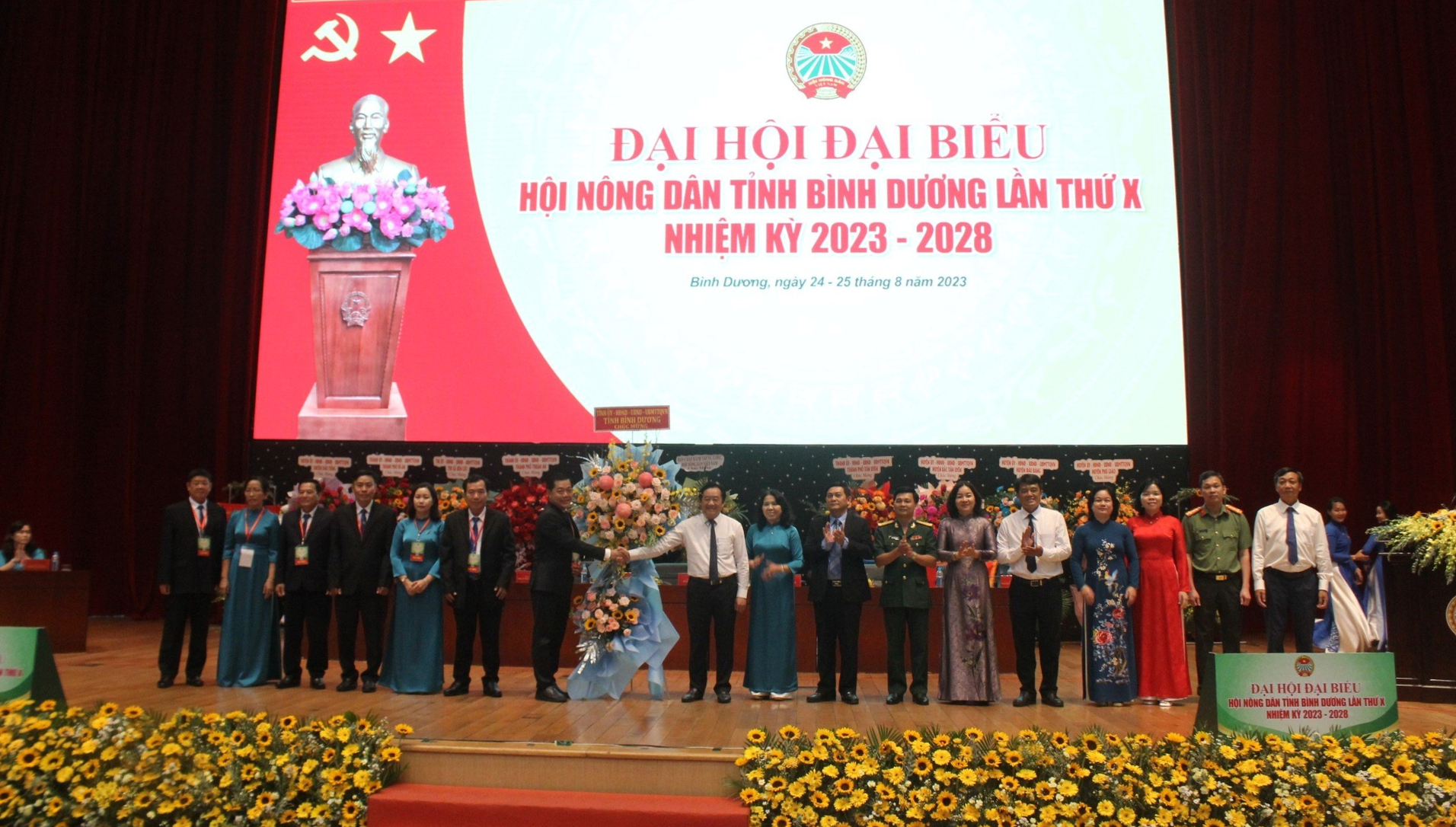 Ra mắt Ban Chấp hành Hội Nông dân tỉnh Bình Dương lần thứ X, nhiệm kỳ 2023-2028. Ảnh: Trần Trung.