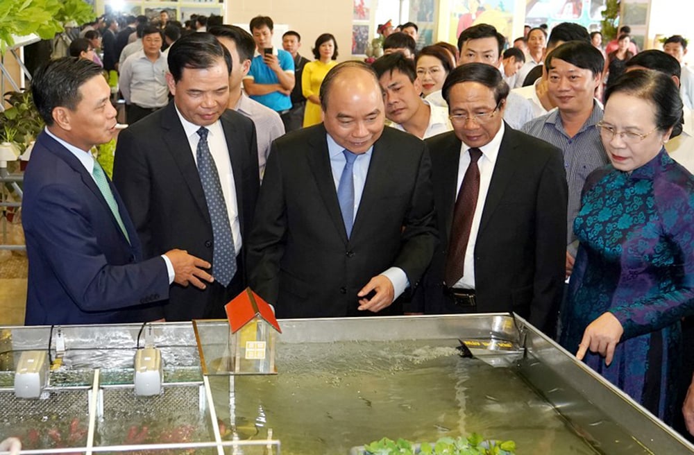 Phó Thủ tướng Lê Văn Thành khi còn là Bí thư Thành ủy Hải Phòng, dự hội nghị tổng kết 10 năm xây dựng nông thôn mới. Ảnh: Đàm Thanh.