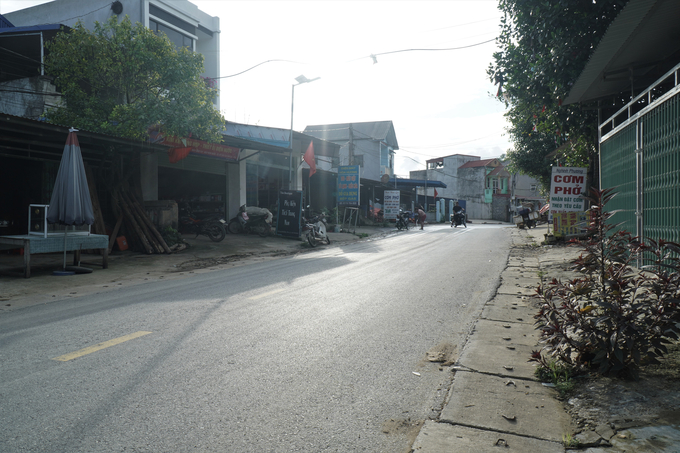 1234-111455_755.jpg Trung tâm xã Bình Trung ngày nay đang đổi thay nhanh chóng. Ảnh: Ngọc Tú.