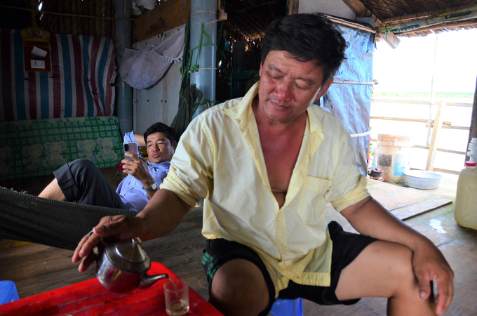 dsc_4382-111645_363.jpg Cuộc sống trong chòi canh nghêu. Ảnh: Dương Đình Tường.