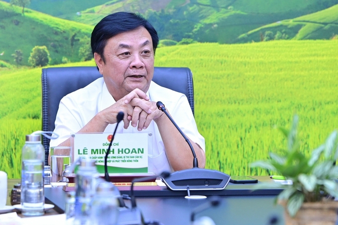 Bộ trưởng Bộ NN-PTNT Lê Minh Hoan nói: 'Thời gian qua, tình hình sản xuất, xuất khẩu nông lâm thủy sản gặp nhiều khó khăn nhưng nhìn chung tích cực vẫn lấn át khó khăn'. Ảnh: Tùng Đinh.