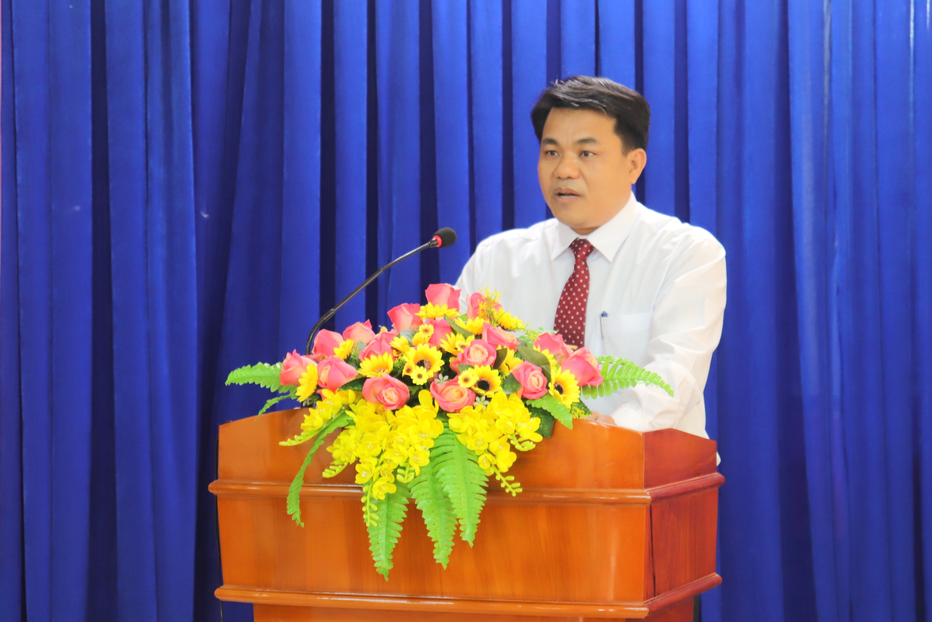 7-lanh-dao-tinh-trao-quyet-dinh-bo-nhiem-can-bo-31-8-095203_682.jpg Tân Giám đốc Sở NN-PTNT Khánh Hòa Nguyễn Duy Quang phát biểu nhận nhiệm vụ. Ảnh: Mai Phương.