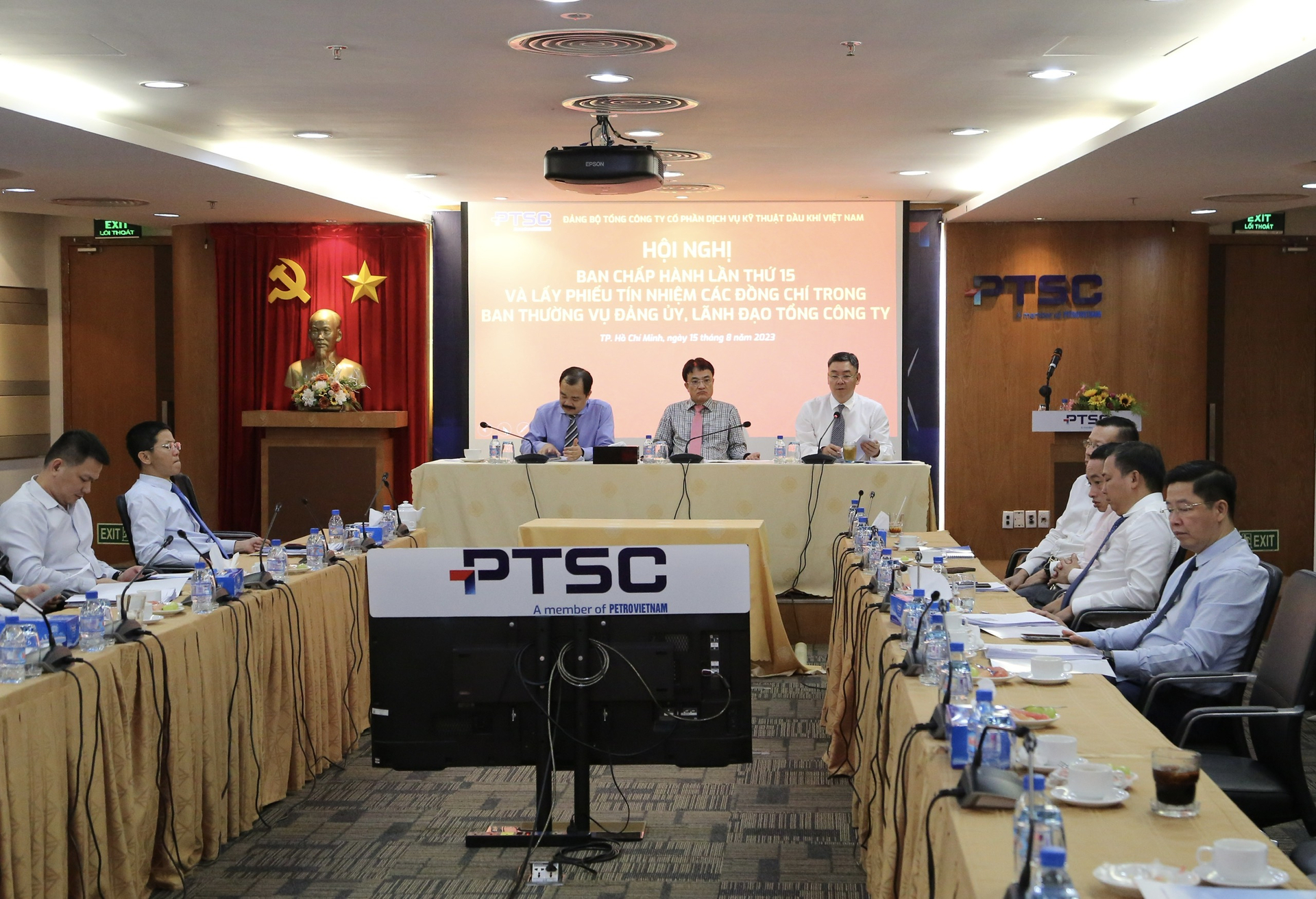 dtct-192739_203.jpg Đoàn chủ tịch chủ trì Hội nghị.