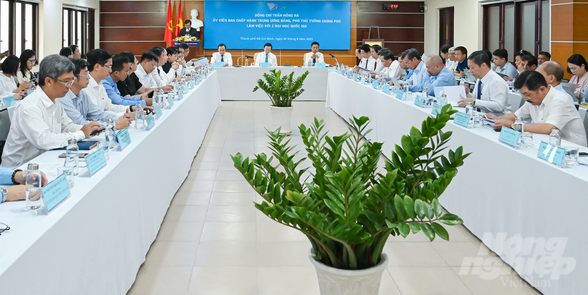ptt-tran-hong-ha-2-164703_88-164704.jpg Phó Thủ tướng Trần Hồng Hà có buổi làm việc tại Đại học Quốc gia TP.HCM và Đại học Quốc gia Hà Nội. Ảnh: Ng.N.