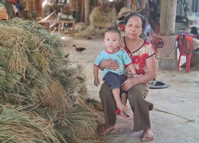 Hiện nay người dân huyện Con Cuông đang thiếu đất sản xuất nghiêm trọng. Ảnh: Việt Khánh.
