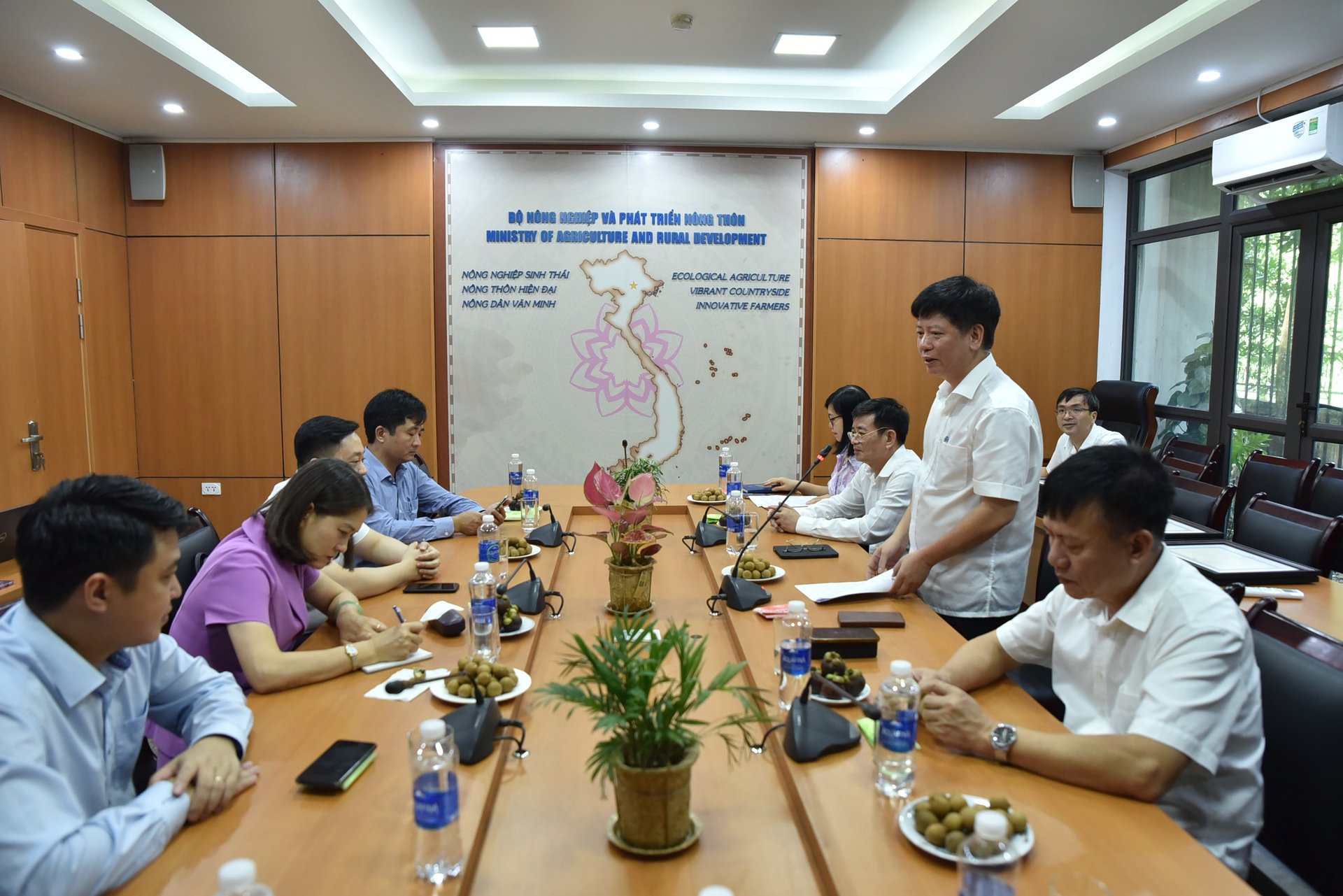 The certificate awarding ceremony was held according to Decision No. 3146/QD-BNN-TCCB dated August 2, 2023, of Minister of Agriculture and Rural Development Le Minh Hoan. Photo: Tung Dinh.