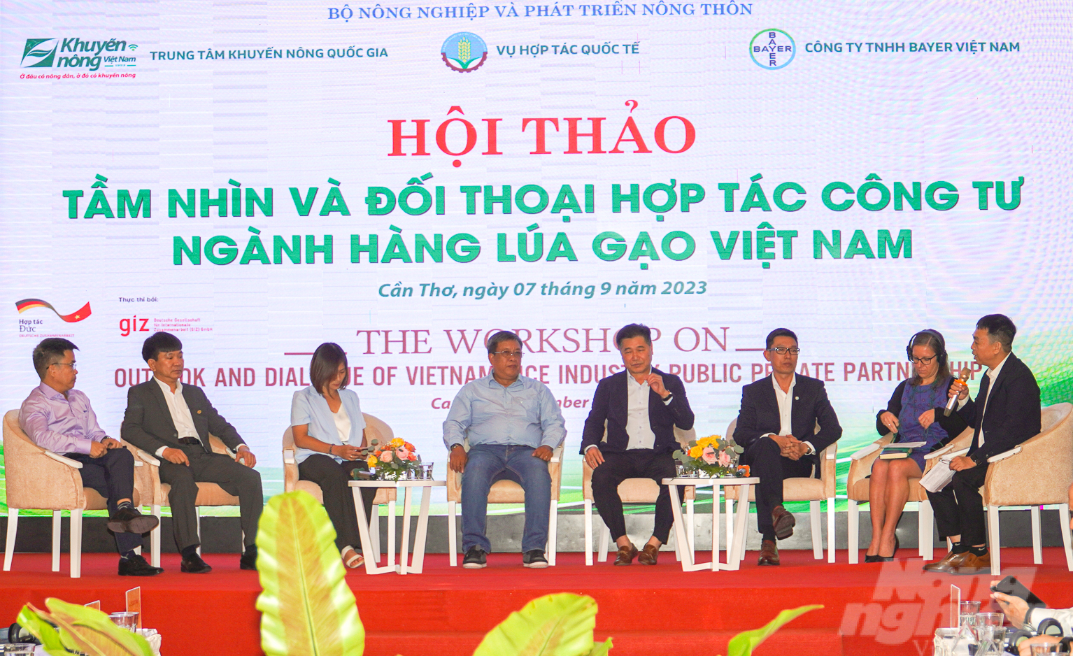 Experts and businesses discussed at the workshop 'Outlook and dialogue of Vietnam rice industry public-private partnership'. Photo: Kim Anh.