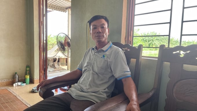 mang-no-vi-vay-tien-mua-vat-lieu-giup-xa-lam-duong-nong-thon-moi-194034_69.jpg Anh Nguyễn Trọng Thắng bị chủ thầu nhiều lần khất nợ với lí do xã chưa trả tiền. Ảnh: Đinh Mười.
