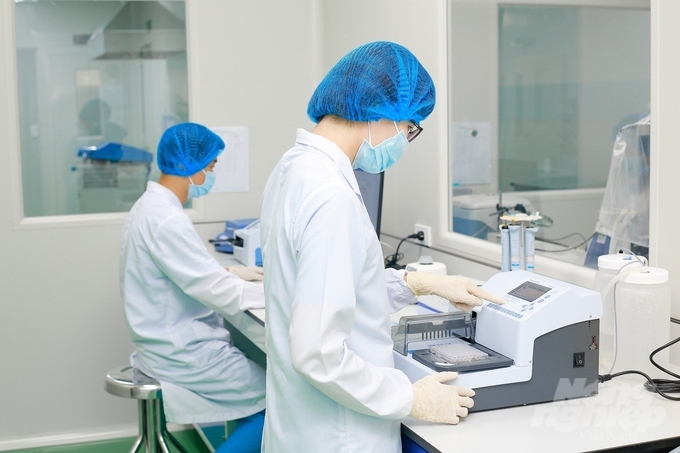 rep-biotech-va-nhung-dong-gop-tam-huyet-voi-nganh-chan-nuoi-151211_635-151211.jpg Nhiều thiết bị hiện đại được trang bị tại R.E.P Labs. Ảnh: Phương Thảo.