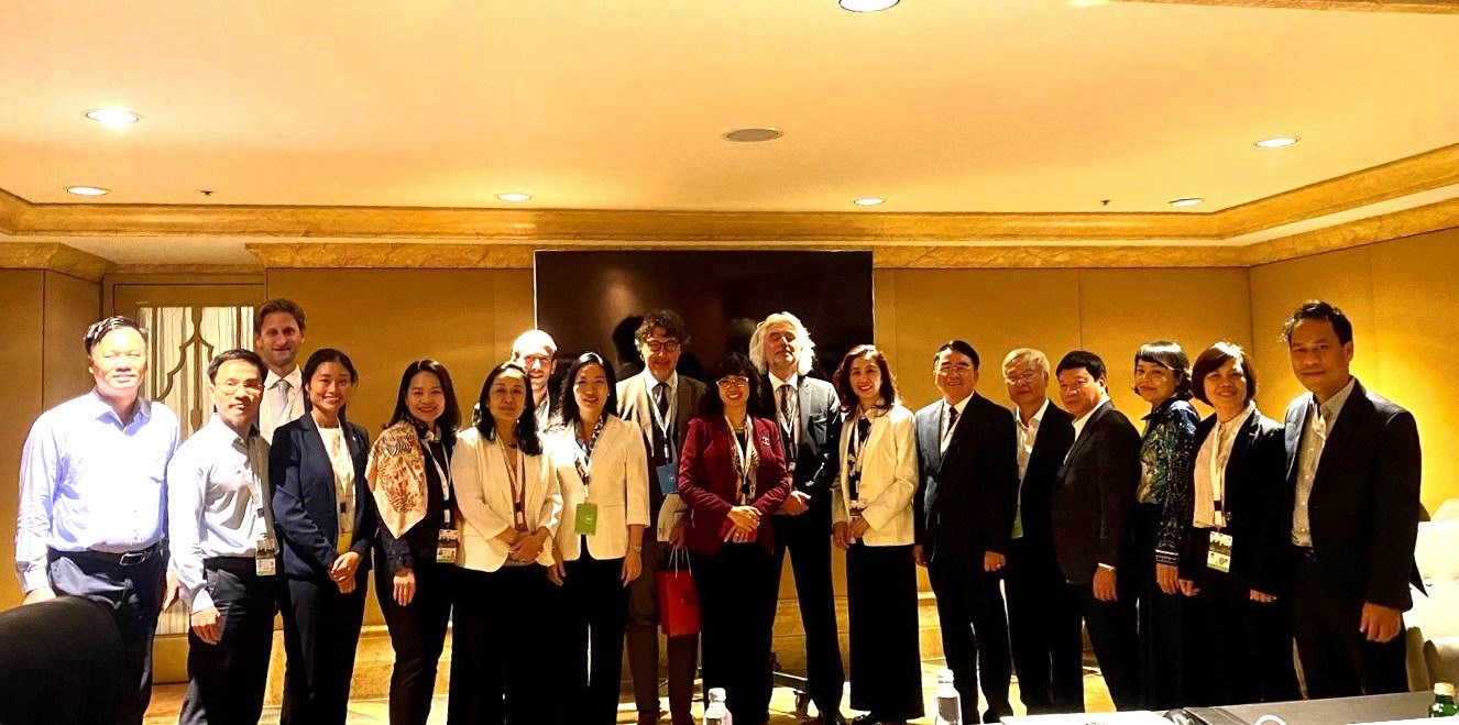 The Vietnamese delegation who participated in the 45th session of UNESCO held in the capital city of Riyadh, the Kingdom of Saudi Arabia.