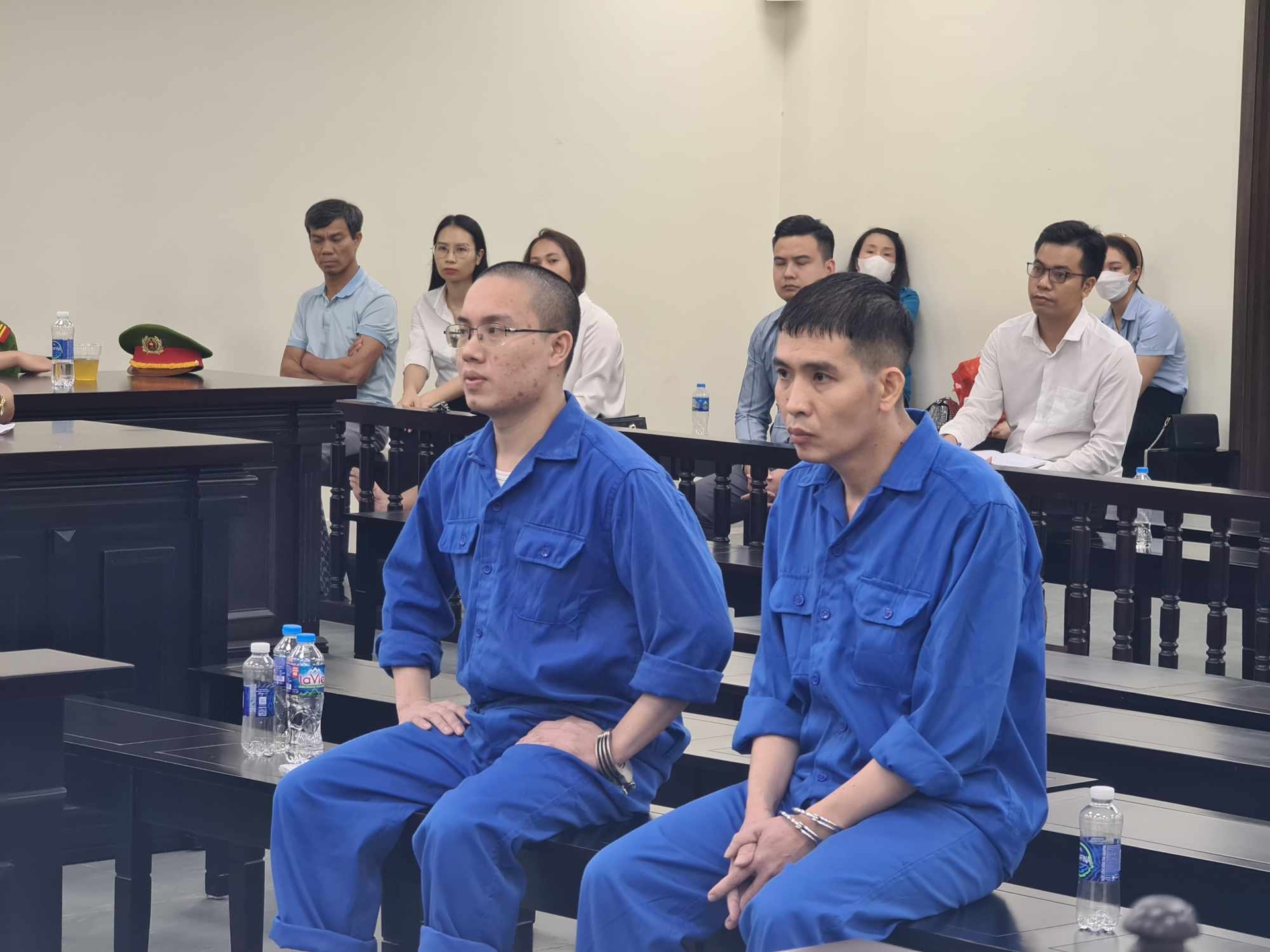 377116879_315906217787803_7710226757408563521_n-2-163506_445.jpg Các bị cáo tại phiên tòa. Ảnh: Nam Thanh.