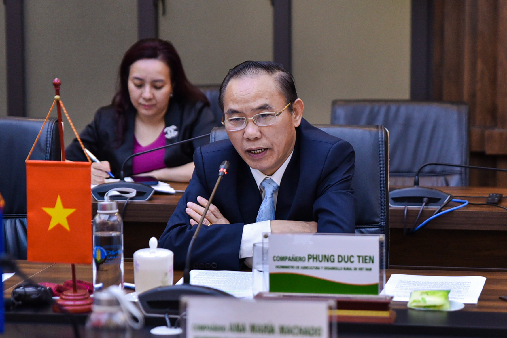 Deputy Minister Phung Duc Tien wishes to expand cooperation with Cuba in producing, processing and exporting seafood. Photo: Quynh Chi.