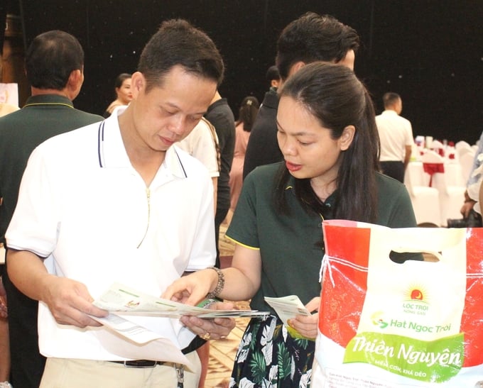 Mỗi sản phẩm gạo của Lộc Trời ngoài những ưu điểm về chất lượng đều mang những thông điệp hết sức ý nghĩa và nhân văn. Ảnh: Trung Quân.