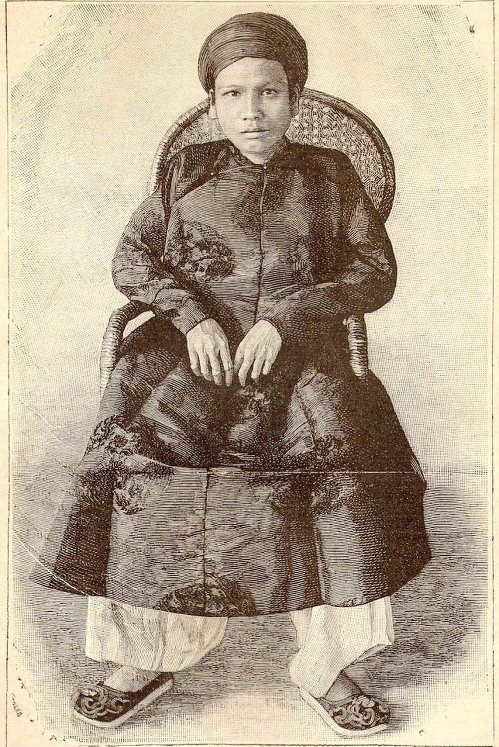 1-vua-tre-143502_512.jpeg Vua Hàm Nghi năm 17 tuổi, khi bị Pháp bắt.