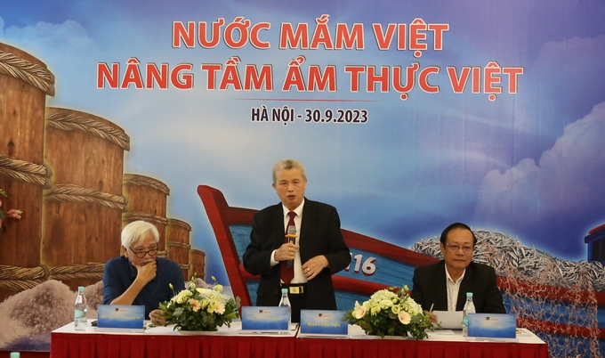 Hiệp hội Nước mắm Việt Nam đang xem xét, phối hợp xây dựng hồ sơ trình các cấp công nhận nước mắm là Di sản phi vật thể.  Ảnh: Lâm Hùng.