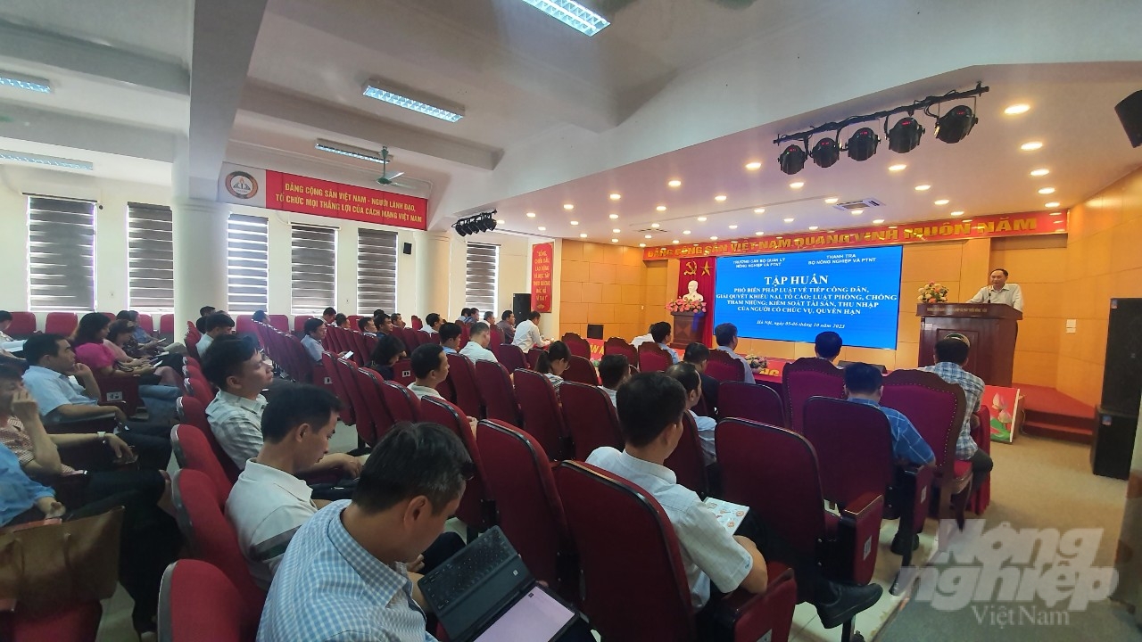 z4754411284906_0d86162bcef3dbaa6daf58af5c8896f9-094626_894-094626.jpg Khóa Tập huấn dành cho các cán bộ, nhà quản lý, đảng viên… đại diện các đơn vị trực thuộc Bộ NN-PTNT diễn ra trong 2 ngày 5-6/10/2023. Ảnh: Kiên Trung.