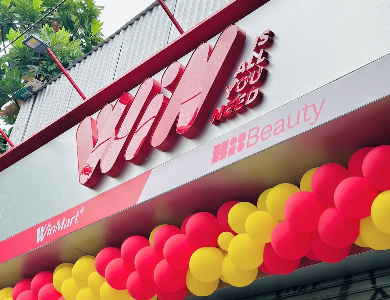 mung-ngay-phu-nu-viet-nam-winmart-tung-bung-khuyen-mai-151810_768.jpg Mô hình WIN cung cấp đa dịch vụ trong cùng một điểm bán.