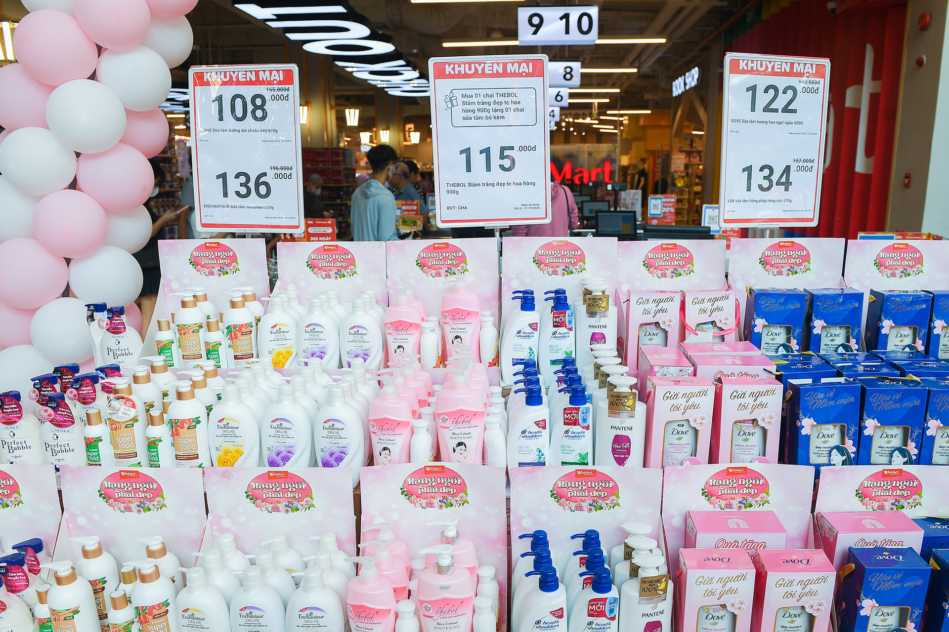 mung-ngay-phu-nu-viet-nam-winmart-tung-bung-khuyen-mai-152149_56.jpg WinMart dành tặng phái nữ chương trình siêu khuyến mại hấp dẫn cho ngành hàng hóa mỹ phẩm.