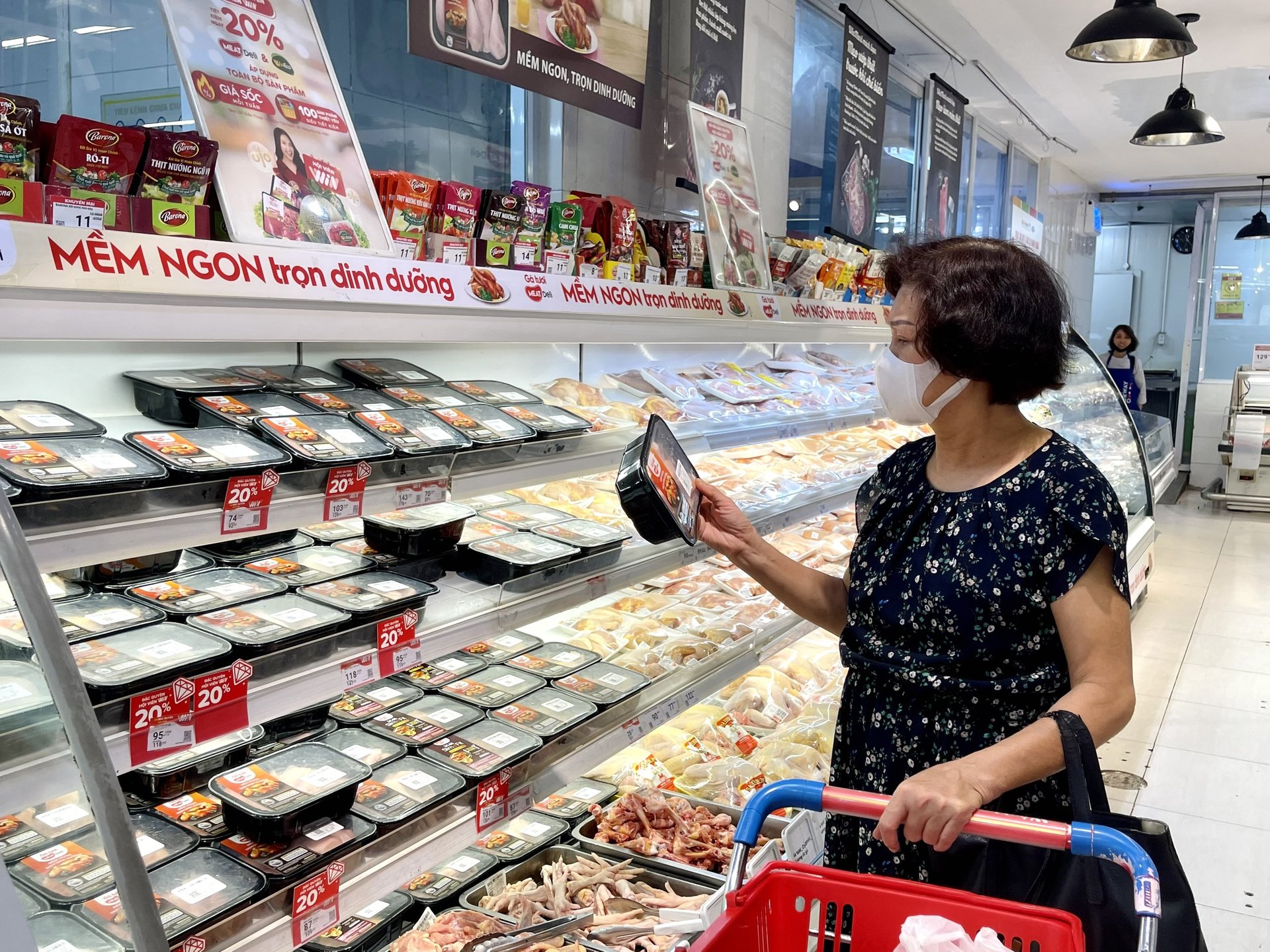 mung-ngay-phu-nu-viet-nam-winmart-tung-bung-khuyen-mai-152335_835.jpg Bên cạnh các ưu đãi về hóa mỹ phẩm, WinMart/WinMart+/WIN tiếp tục triển khai chương trình Hội viên WIN đem đến ưu đãi tiết kiệm 20% cho các sản phẩm rau WinEco và thịt MEATDeli.