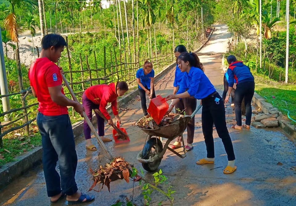 0-160432_121.jpg Đường giao thông nông thôn ở các địa phương vùng sâu, vùng xa huyện An Lão (Bình Định) được bê tông hóa. Ảnh: V.Đ.T.