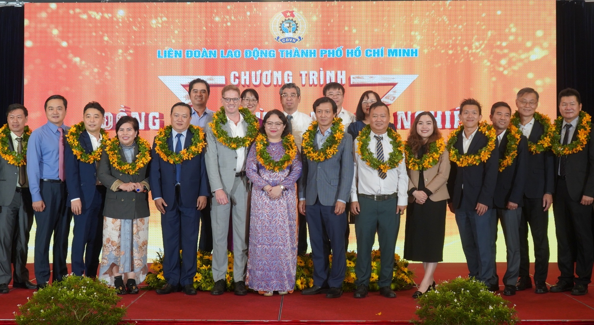 23 chủ doanh nghiệp được tuyên dương lần này. Ảnh: P.Ngân.