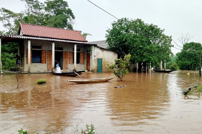 z4794989471548_f150182bbcec9c88f5c56209e97b7c2c-172303_222.jpg Trước đó, từ sáng sớm 18/10 các hồ chứa thủy lợi, thủy điện nằm ở thượng nguồn sông Hương và sông Bồ như hồ Tả Trạch, hồ thủy điện Bình Điền, Hương Điền... đồng loạt xả lũ với lưu lượng từ 200 - 2.000m3/s.