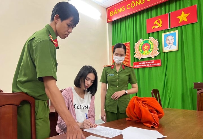ban-sao-base64-16977113590311090992135png-173754_163.jpg Cơ quan Công an TP.HCM khởi tố, bắt tạm giam 'người mẫu nội y' Ngọc Trinh chiều 19/10. Ảnh: Công an TP.HCM.