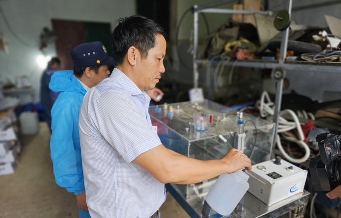 Ngoc checking the disease prevention spray machine. Photo: Tam Phung.