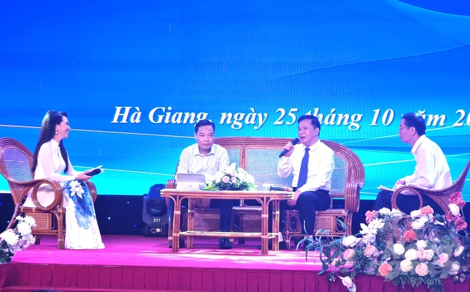 z4816828494360_181f7ecf827e40657025d418617b01cc-171552_649-171553.jpg Chương trình tọa đàm với chủ đề: 'Truyền thông số lan tỏa hình ảnh Hà Giang', các đại biểu đã tập trung thảo luận về công tác thông tin truyền thông của tỉnh Hà Giang. Ảnh: Đào Thanh.