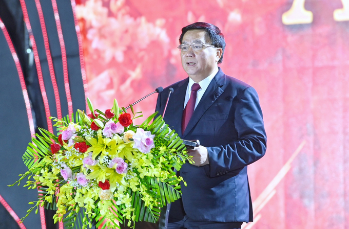 z4830450177706_2016256145138feedd8acd14d912c53f-082320_852.jpg Ông Nguyễn Xuân Thắng xúc động, tri ân những anh hùng của dân tộc. Ảnh: Thành Cường.