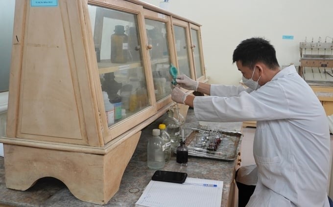 IWE said that research support tools, equipment, and facilities are still backward and do not meet high-demand tasks. Photo: Hong Tham.