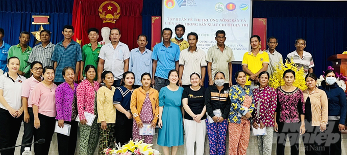 anh-3-150850_313-150850.jpg Các hộ gia đình Khmer tham gia lớp tập huấn. Ảnh: Lê Hoàng Vũ.