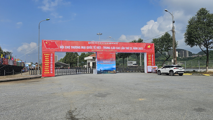 hon-500-doanh-nghiep-tham-gia-hoi-cho-quoc-te-viet--trung-150601_349.jpg Khu vực ngoài trời đã sẵn sàng cho ngày khai mạc Hội chợ Thương mại quốc tế Việt - Trung. Ảnh: Hải Đăng.
