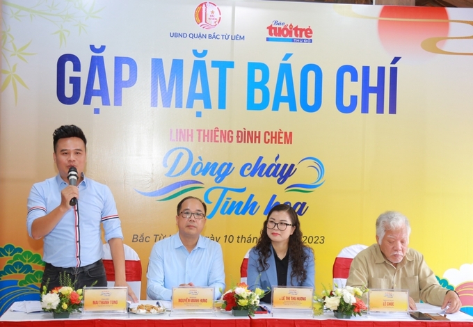a4-182847_214.jpg Đạo diễn Mai Thanh Tùng trả lời đại diện các cơ quan báo chí về chương trình.
